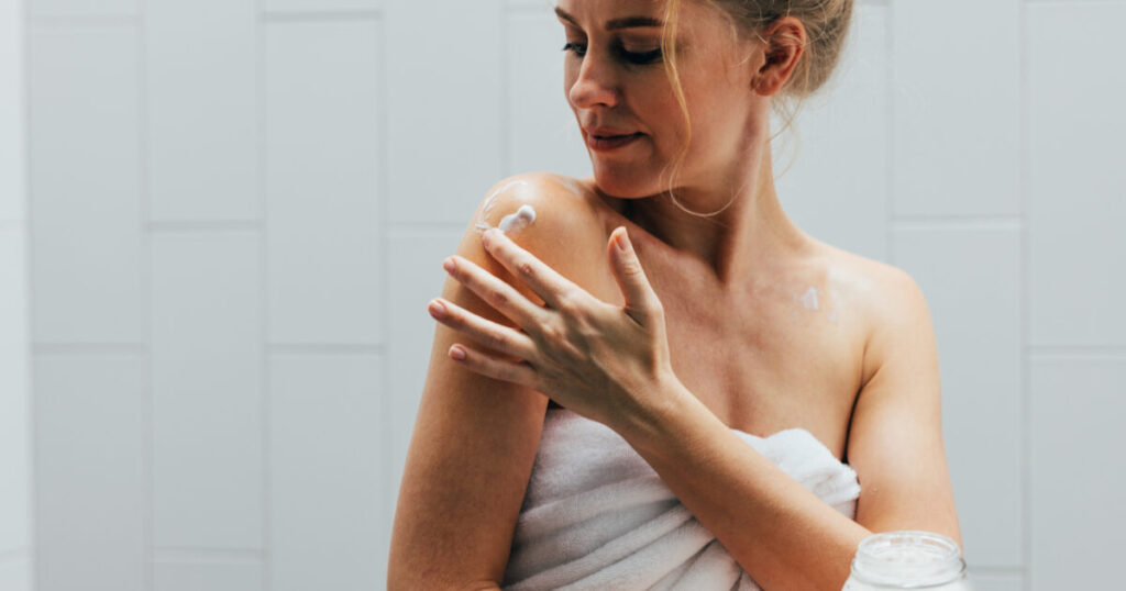 Voici à quoi devrait ressembler votre crème corporelle pour prendre soin de vous pendant la ménopause