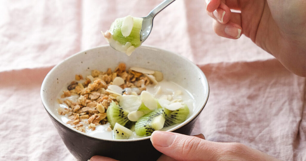 Kiwi vous aide à vous endormir et à mieux dormir, selon un cardiologue
