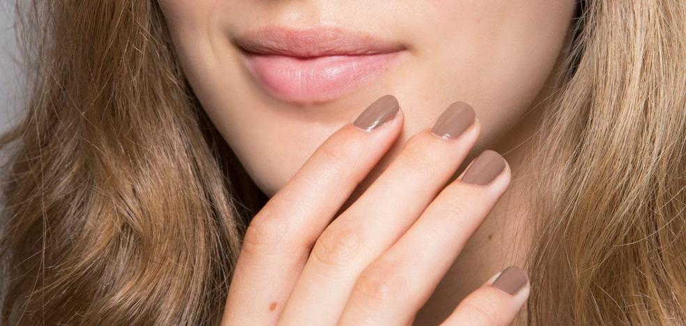 Les couleurs d'ongles tendances de janvier 2025