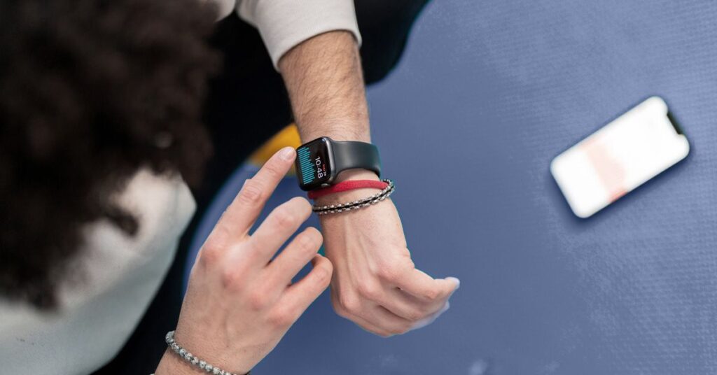 Des appareils portables comme Fitbit peuvent prédire les fusées éclairantes IBD 7 semaines à l'avance