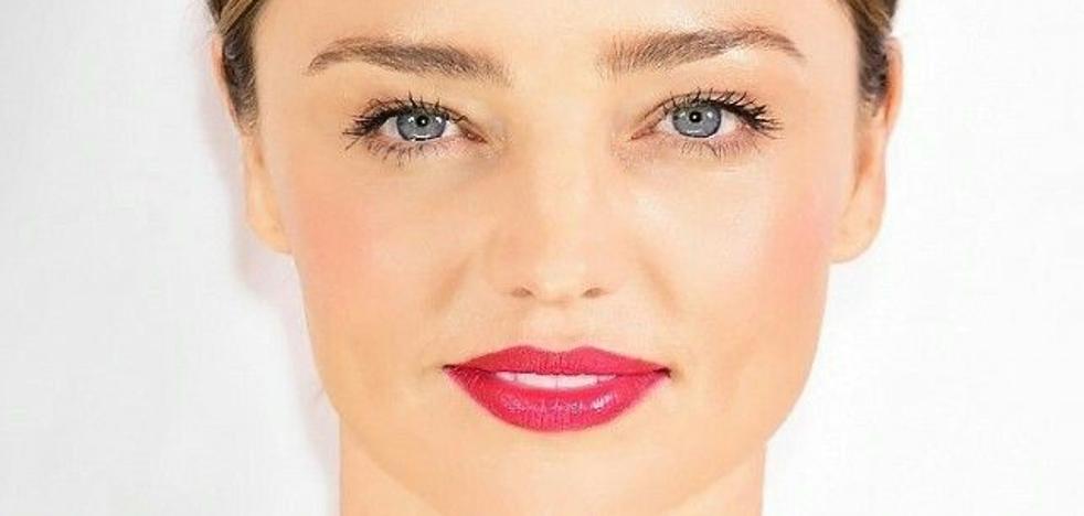 Les rouges à lèvres transparents ou la tendance de maquillage du printemps qui favorise la plupart