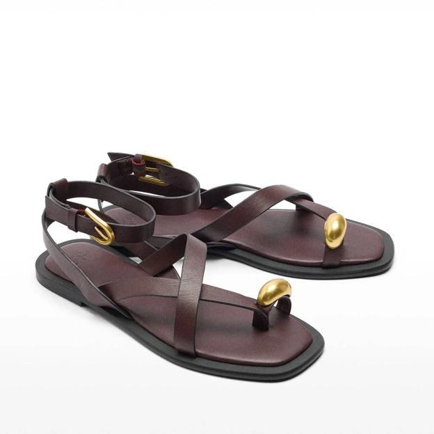 Sandales en cuir avec bandes détaillées métalliques (32,99 €)