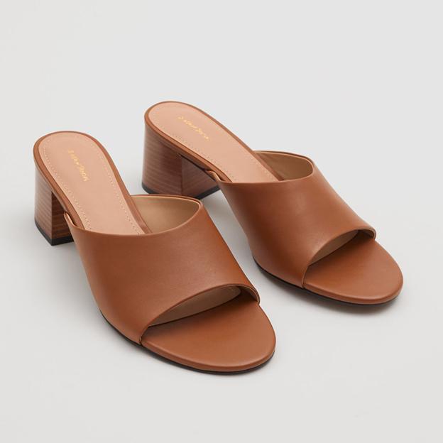 Mules en cuir classique (99 €)