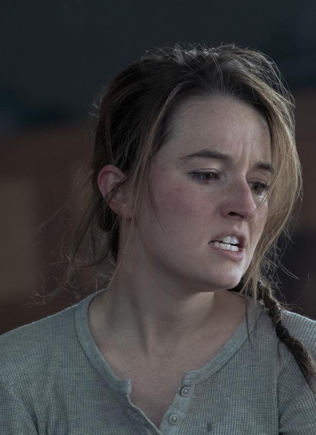 Abby sort toute la fureur qui s'accumule depuis cinq ans. Max