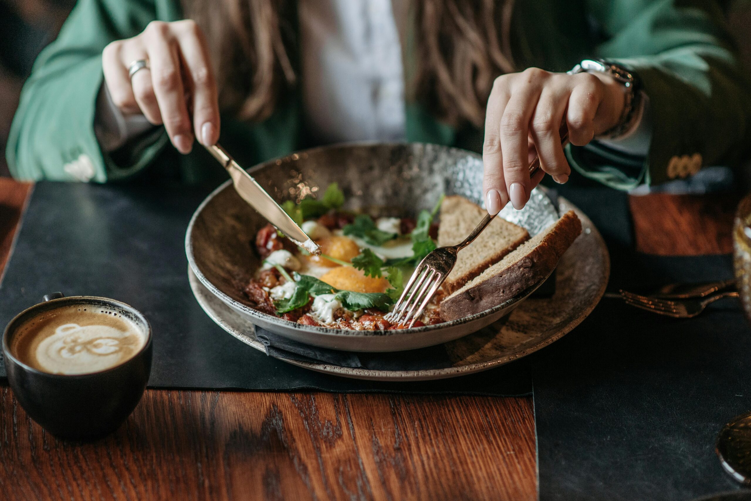 Pourquoi tu devrais manger un œuf par jour pendant la ménopause