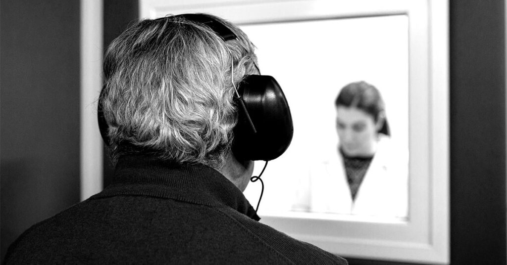 32% des cas de démence pourraient être liés à la perte auditive