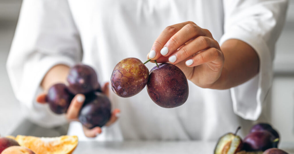 Pourquoi la nutritionniste Laura Plaza est obsédée par la prune