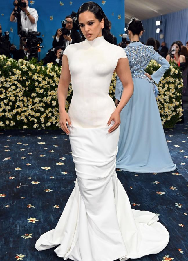Rosalia au gala Met 2025 avec robe Balmain / GTRES