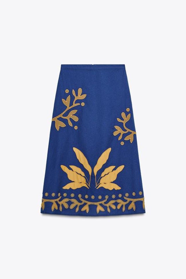 Jupe bleue avec broderie Zara.