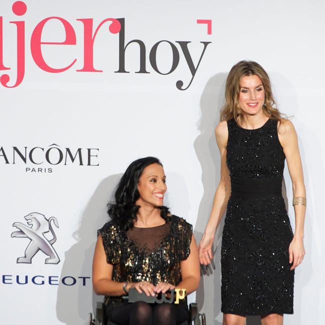 En décembre 2012, la reine Letizia a décerné aujourd'hui un prix féminin à Teresa Perales, l'athlète qui reçoit maintenant un chapiteau.