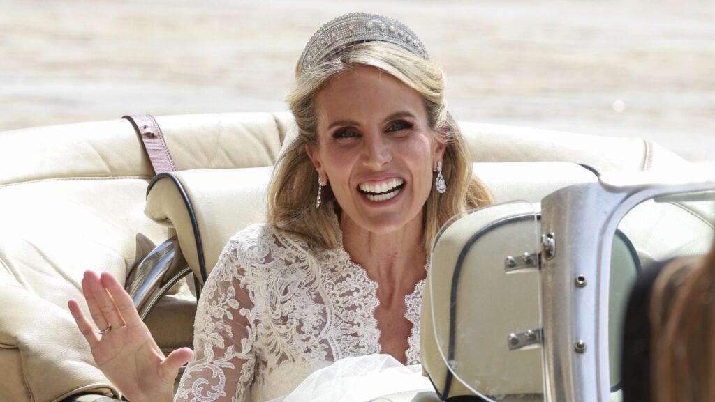 Le journaliste qui a épousé une robe de mariée identique à Kate Middleton: c'est le mariage d'Angie Rigueiro