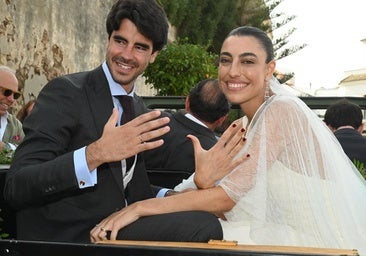 C'est la robe de mariée à taille basse que Claudia UL a prise lors de son mariage