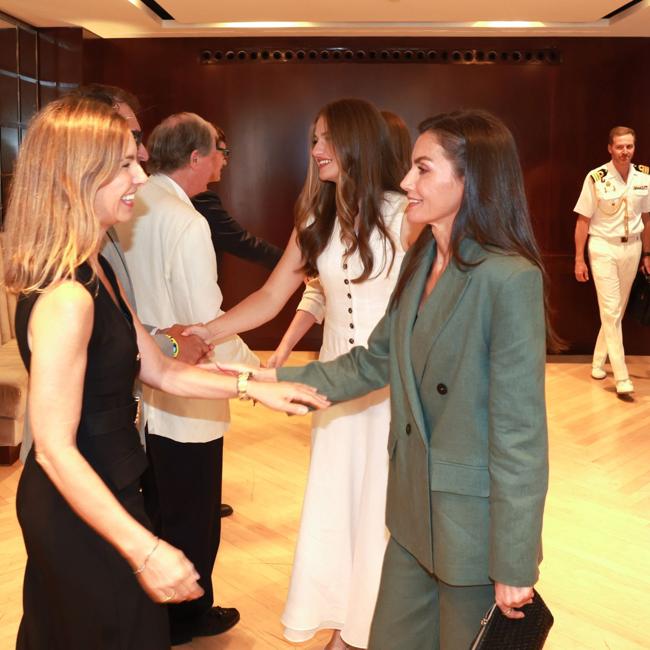 Queen Letizia dans un costume de mangue.