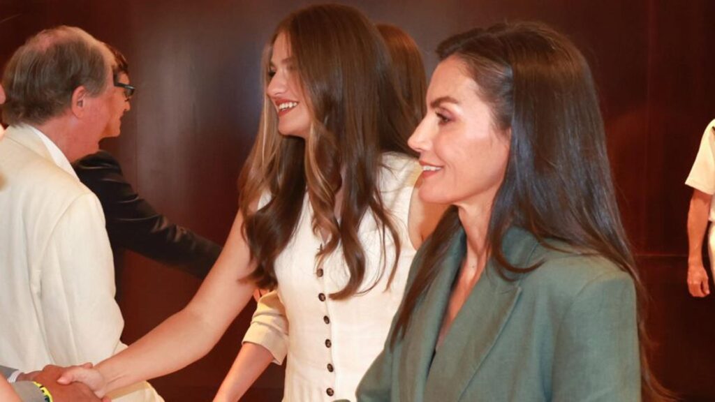 La princesse Leonor est présentée à son meilleur look d'été: Boho Jirt et Rafia de la Queen Letizia's Bag