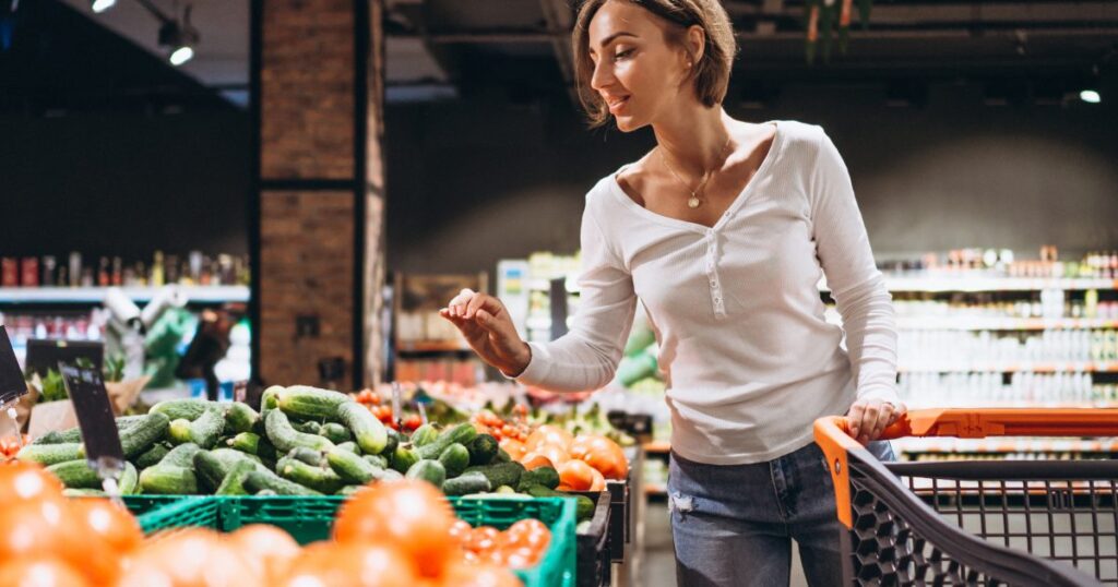 Comment savoir si je peux manger quelque chose d'expiré qui sent et sait bien