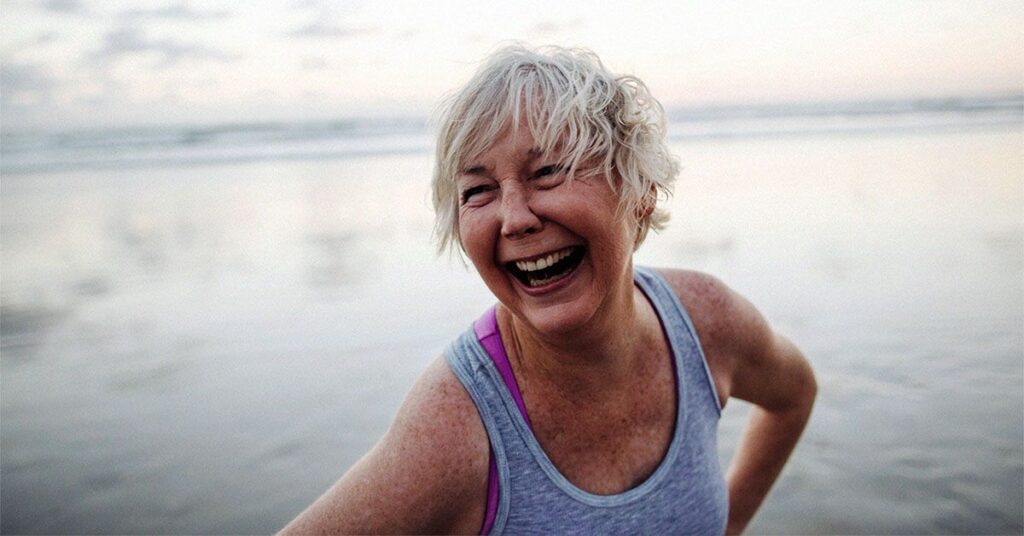 4 types d'aliments peuvent stimuler le bonheur, le bien-être chez les adultes vieillissants