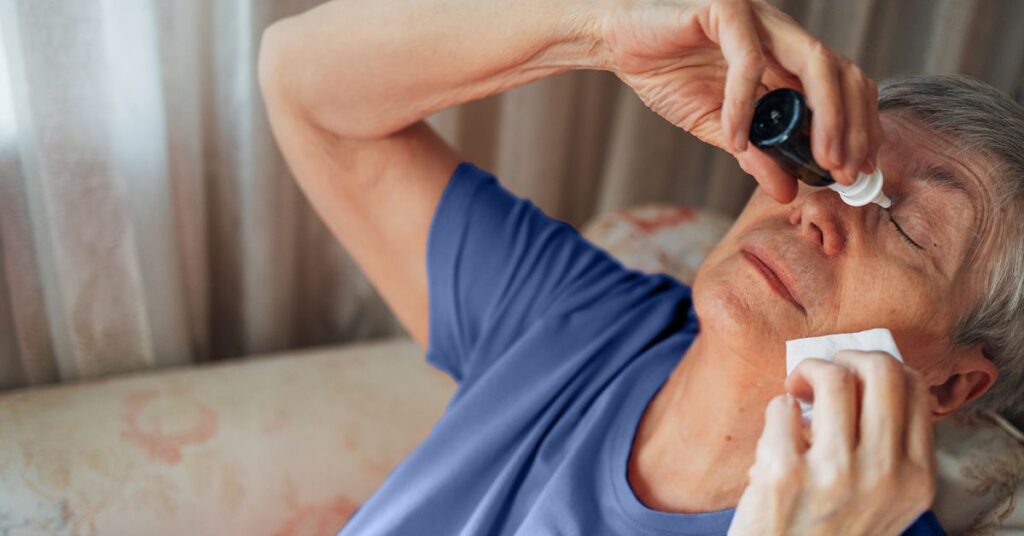 La perte de vision due au vieillissement peut être corrigée par de nouvelles gouttes pour les yeux