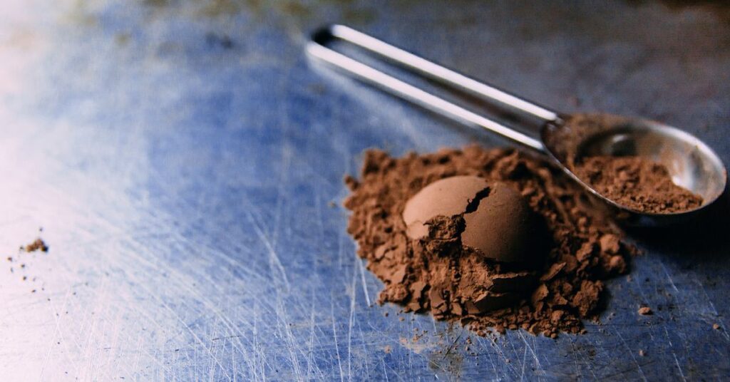 La prise de compléments d'extrait de cacao pourrait-il empêcher quotidiennement la maladie cardiaque liée à l'âge?