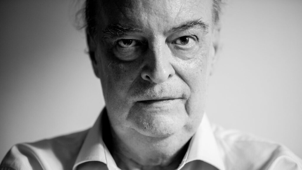 C'est l'écrivain espagnol qui pourrait remporter le prix Nobel de littérature ce jeudi : trois livres pour le découvrir