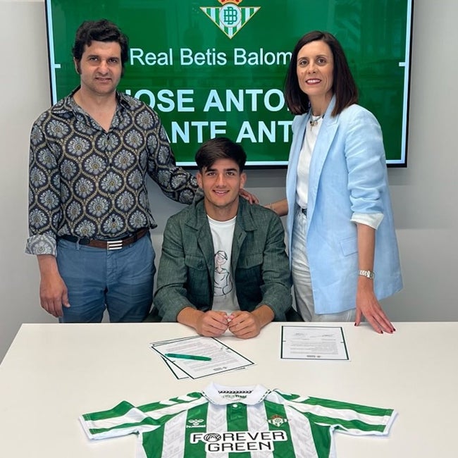 Morante de la Puebla avec son fils footballeur.