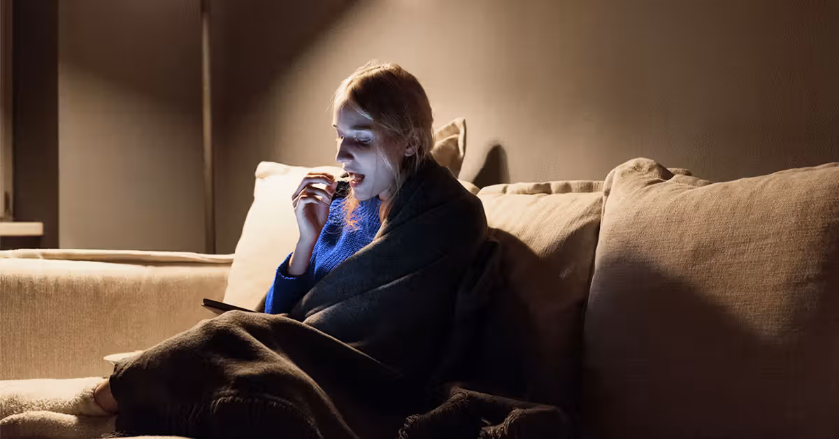 Manger après 21h ? Le stress et les collations nocturnes peuvent multiplier les risques pour la santé intestinale
