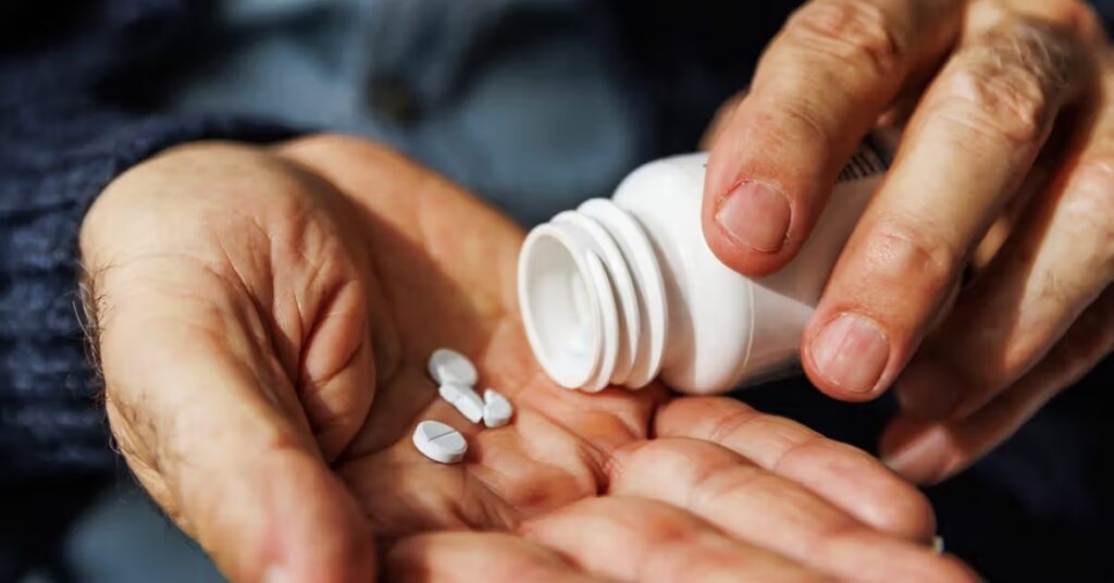Pourquoi les chercheurs se tournent vers un médicament bipolaire pour traiter la maladie d'Alzheimer