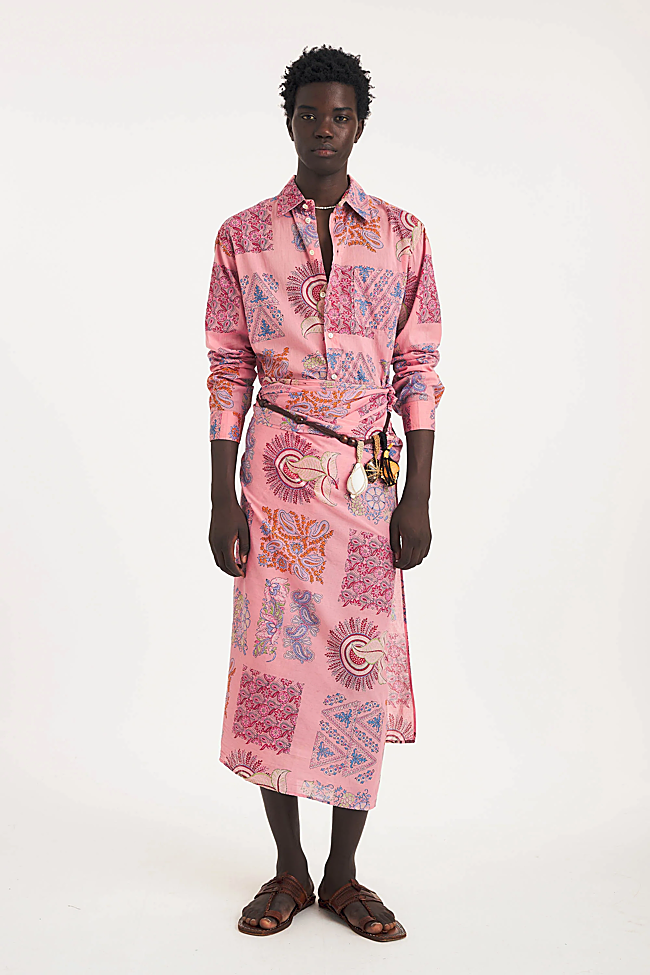 Le look avec un paréo Antik Batik.