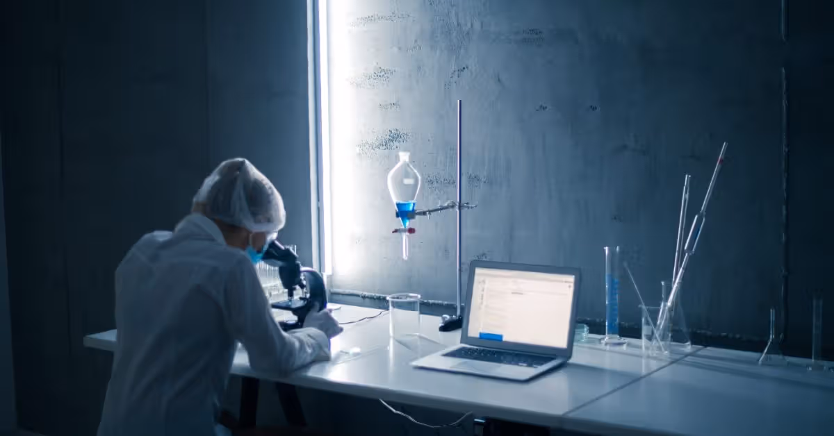 Un médicament développé pour les lésions de la moelle épinière pourrait-il également aider à traiter la maladie d'Alzheimer ?