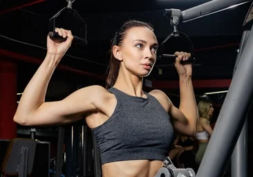 Ce sont les meilleurs exercices pour créer du muscle après 45 ans, selon Patricia Vera, experte en changements physiques