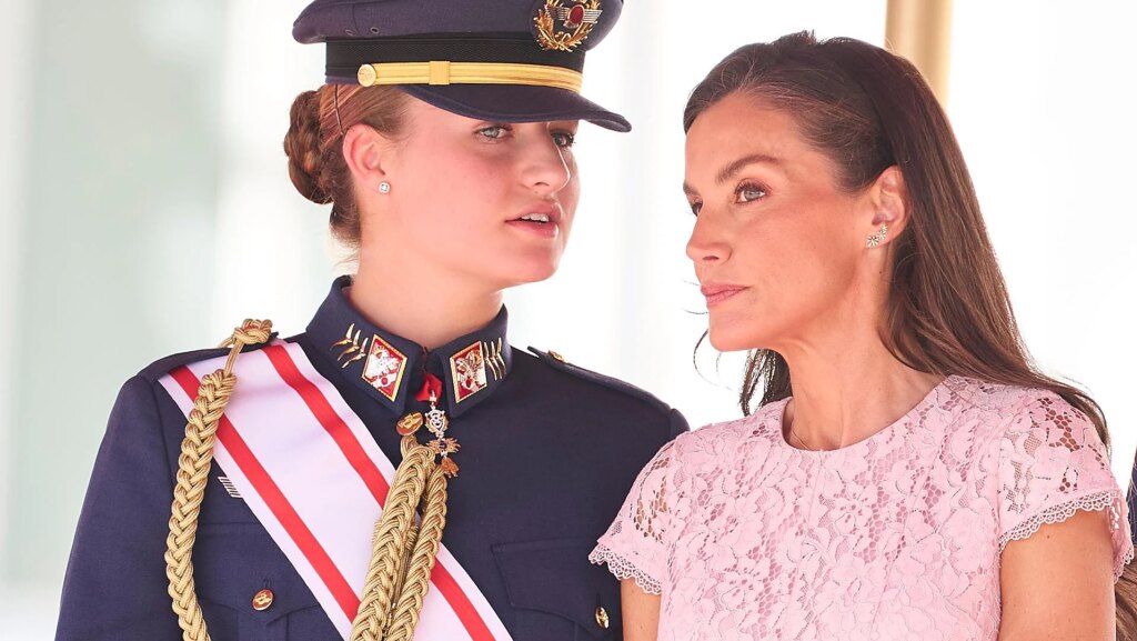 La psychologue Marta Freire analyse l'image publique de la famille royale : « Letizia transmet une présence active, décisive et initiative. Léonor, sereine et prudente