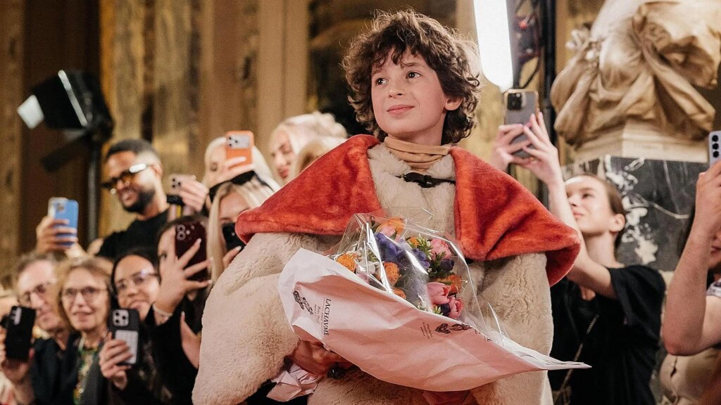 L'histoire de Max Alexander, le créateur de 9 ans qui a marqué l'histoire de la Fashion Week de Paris