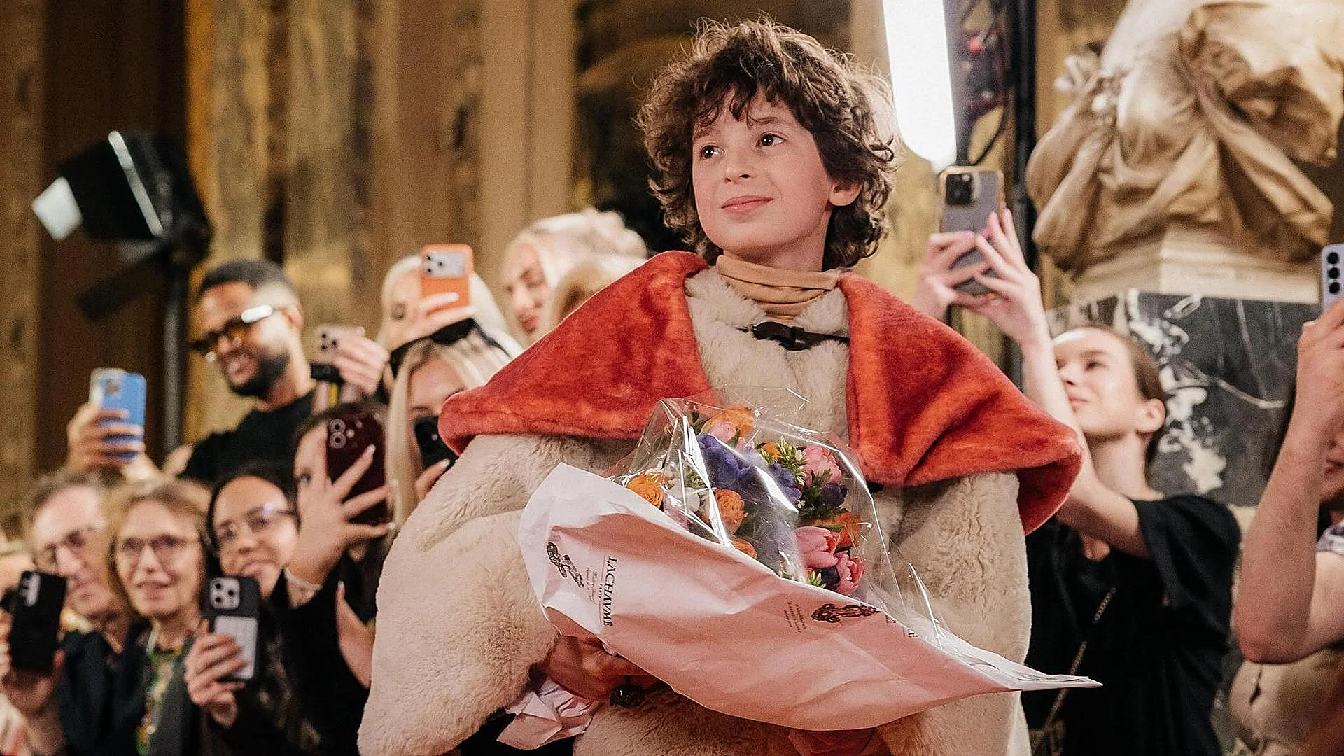 L'histoire de Max Alexander, le créateur de 9 ans qui a marqué l'histoire de la Fashion Week de Paris