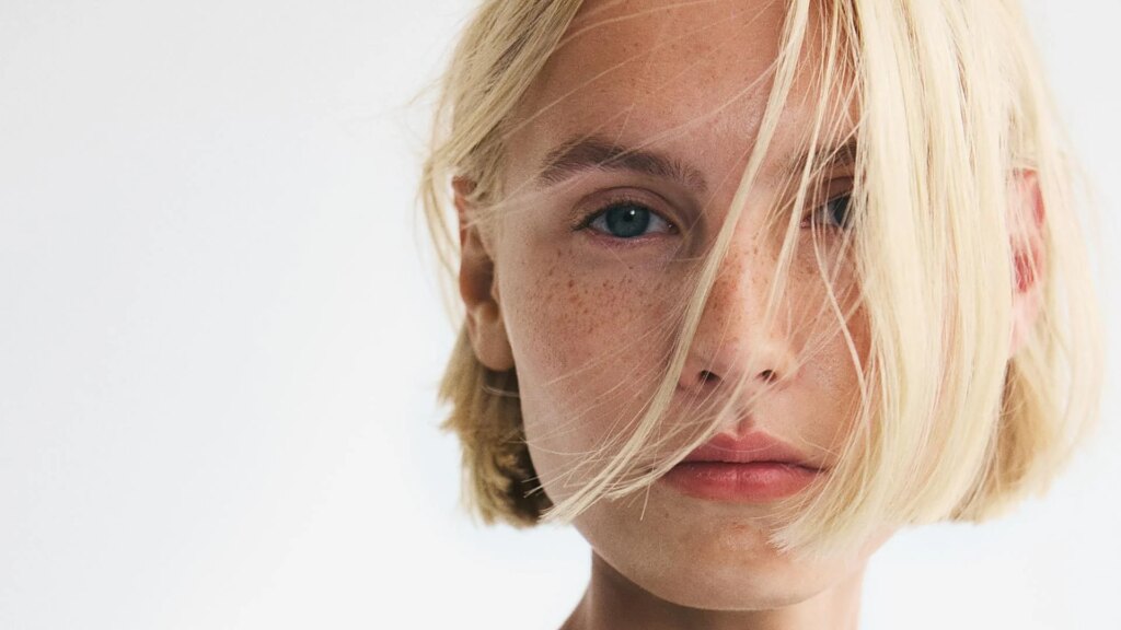 Pourquoi Héctor Núñez (Cosmeticocrítico) recommande la glycérine : « elle est aussi efficace que l'acide hyaluronique pour hydrater la peau »