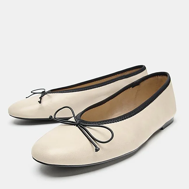 Ballerines blanches Zara (25,99 euros)