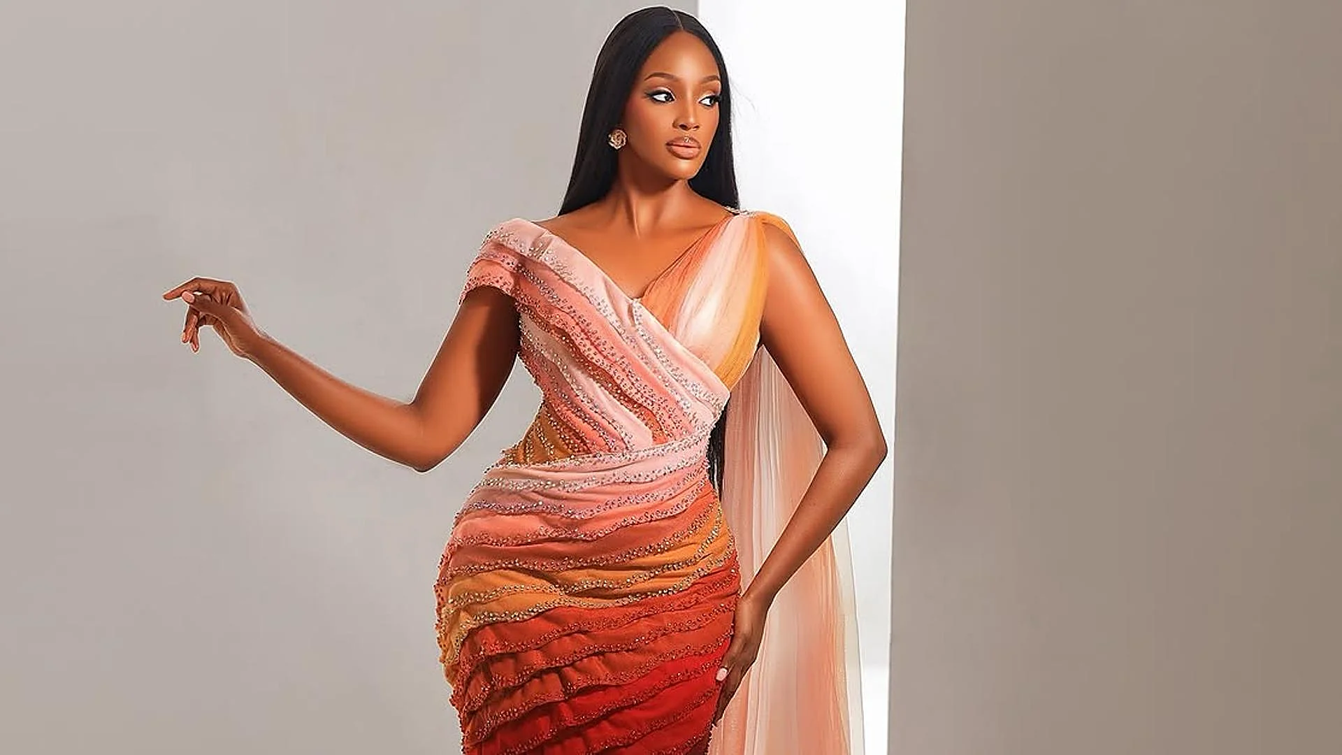 Miss Ouganda révolutionne les réseaux avec une robe inspirée d'une césarienne