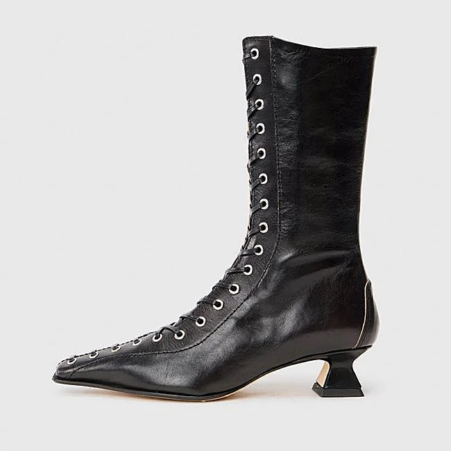 Bottines à lacets Miista, 510 euros.
