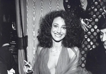 Qui est Marisa Berenson, l'égérie du cinéma des années 70 qui vient de créer une collection avec Zara
