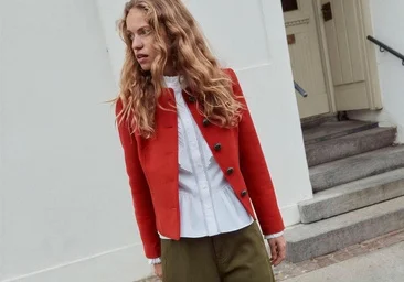 Stylé, non marquant et élégant : le pantalon plissé est indispensable pour aller au bureau sans se compliquer la tâche