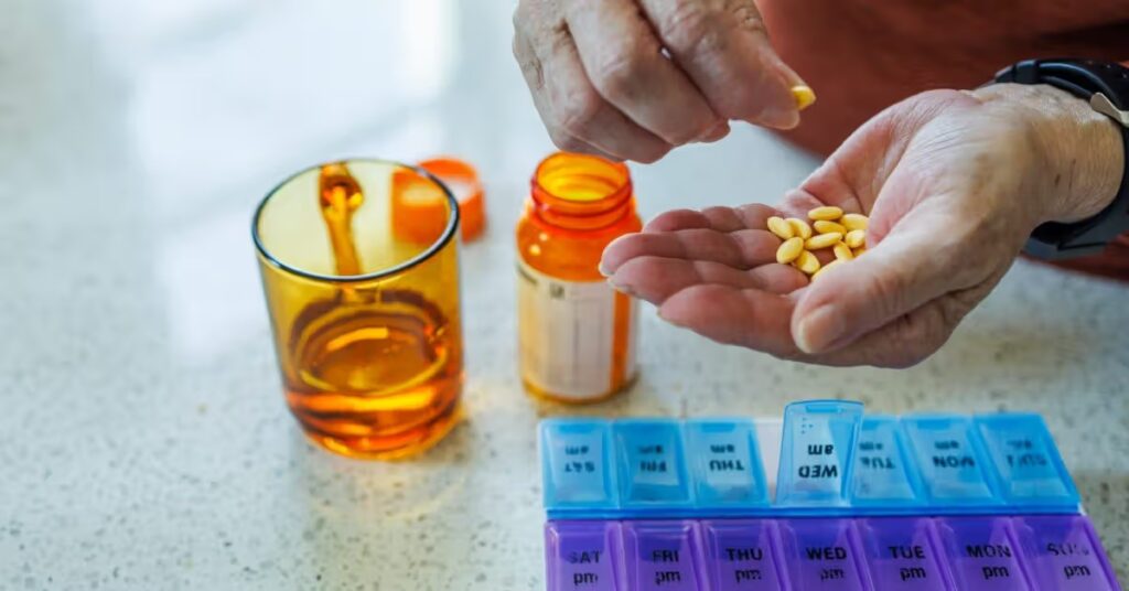 Combinaisons médicamenteuses courantes liées à des cascades de prescriptions nocives chez les personnes âgées
