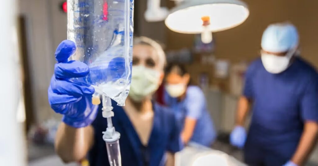 Un antibiotique courant associé à un risque accru de décès, selon une étude