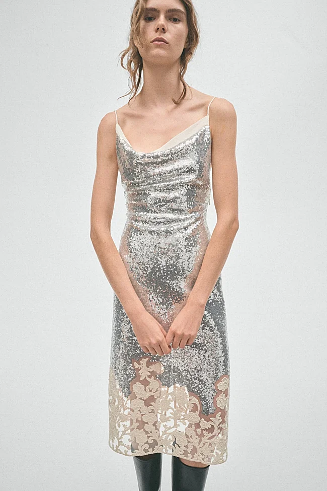 Robe à sequins H&M (129 euros)
