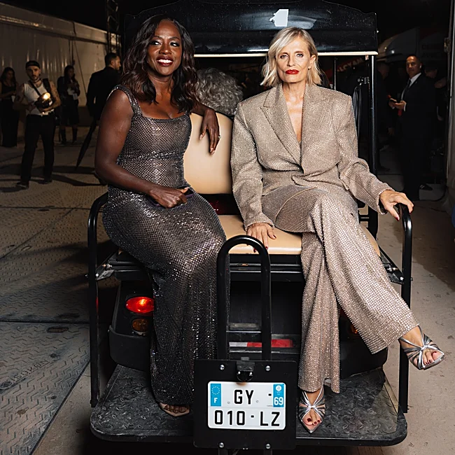 Viola Davis quelques minutes avant de sortir pour défiler.
