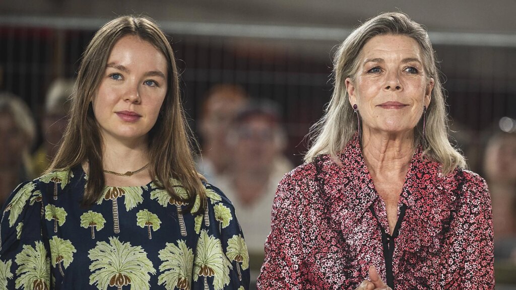 Alexandra de Hanovre (1999) à propos de sa mère, Caroline de Monaco : "Elle est très courageuse et ne panique jamais"