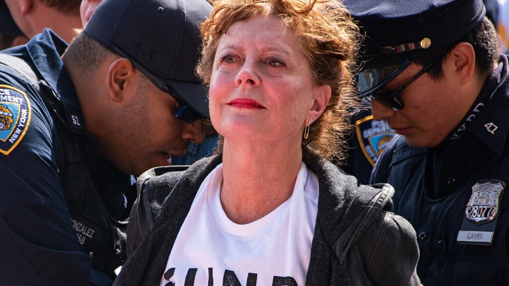 Susan Sarandon fête ses 80 ans : "Si vous voulez vieillir avec grâce, l'essentiel est de ne pas fumer, de rire beaucoup, de faire de l'exercice, de bien manger et d'éviter le soleil"