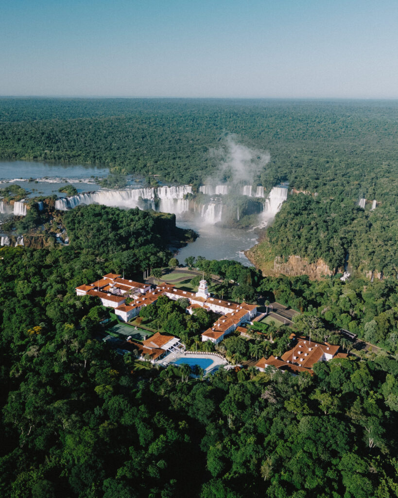 Dormir face aux chutes d'Iguazú : un hôtel rose et unique